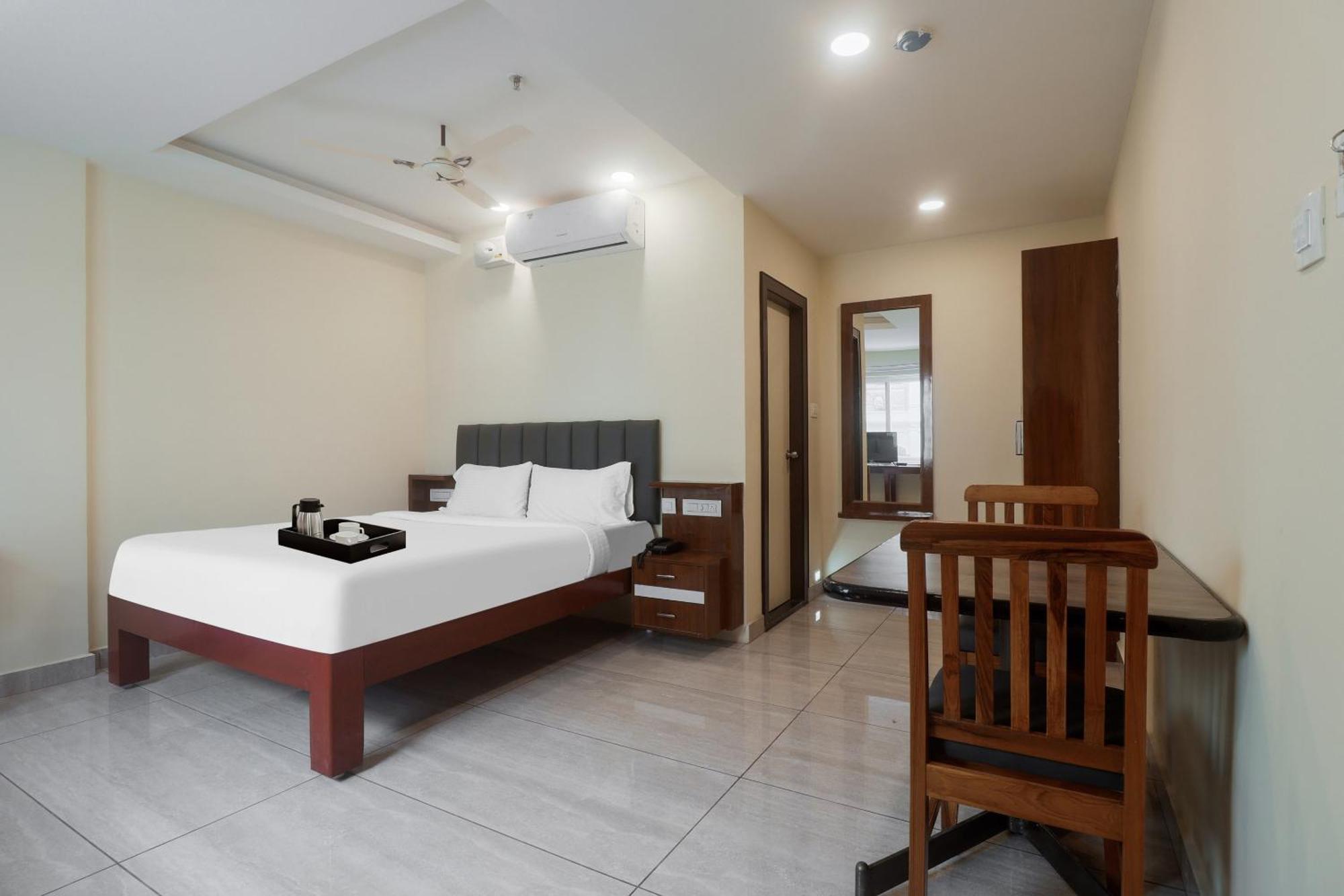 Townhouse Dj Grand Hotel Tirupati Exterior photo
