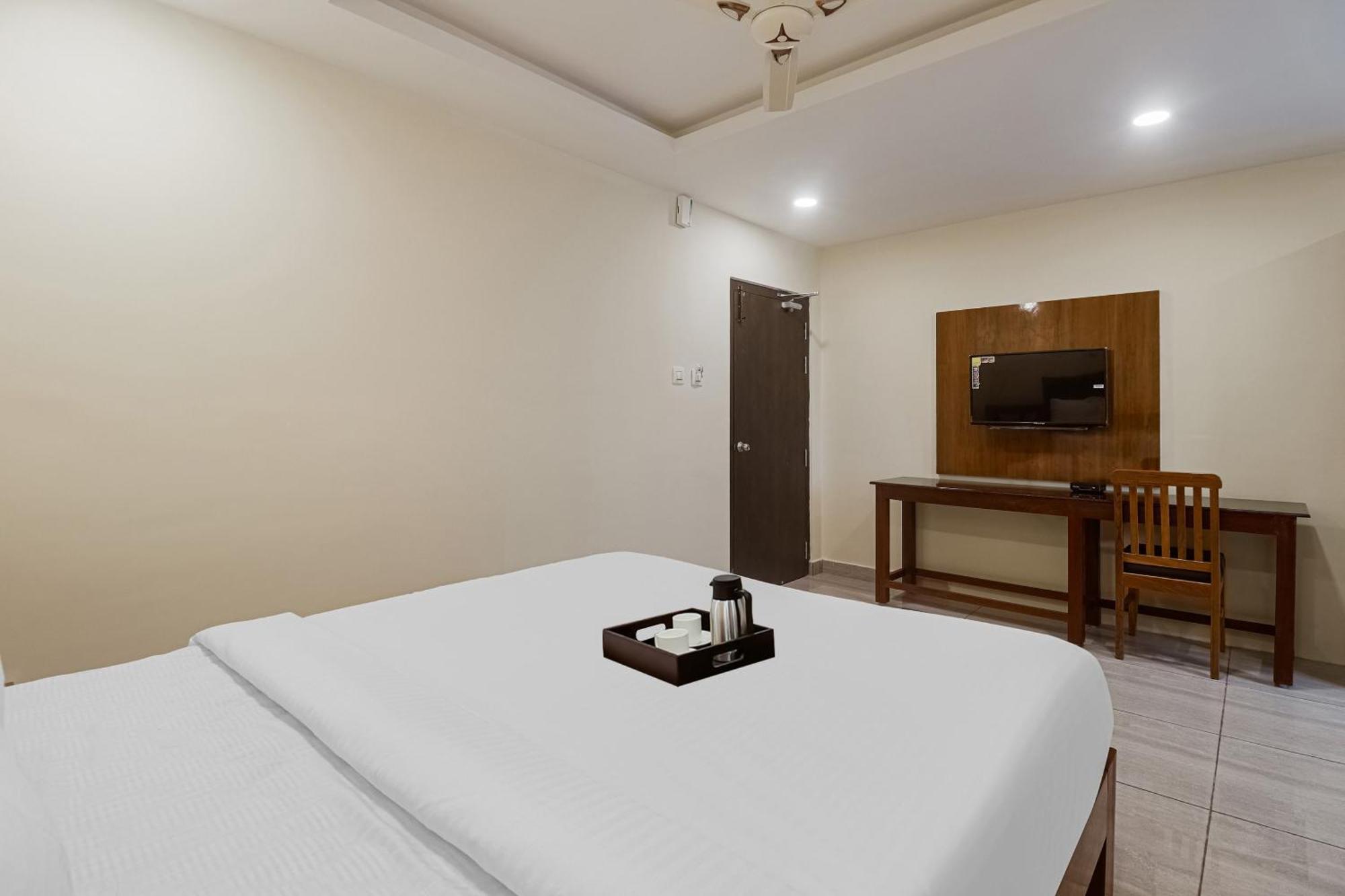Townhouse Dj Grand Hotel Tirupati Exterior photo